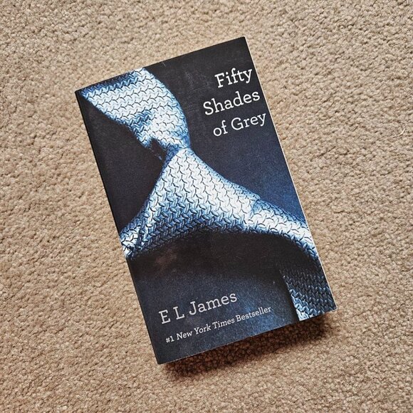 Full Set of Fifty Shades of Grey, Darker & Freed by E. L. James - Paperback‎ - Picture 2 of 14